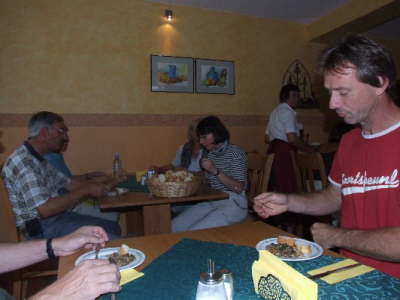 Gemeinsames Pilzessen