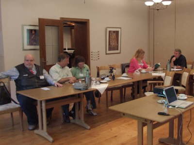 Seminarrunde links